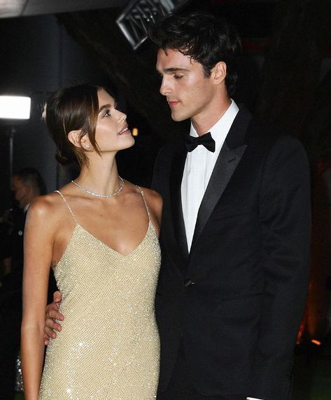 Jacob Elordi And Kaia Gerber, Cute Celebrity Couples, Famous Pictures, Jacob Elordi, Elegant Outfit Classy, Tough Girl, Dear Future Husband, Kaia Gerber, Mens Fashion Casual Outfits