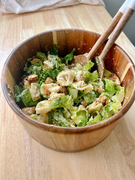 Tortellini Chicken Caesar Salad Pasta - TeacherTastes Chicken Caesar Salad Pasta, Caesar Salad Pasta, Tortellini Chicken, Chicken Caesar Pasta Salad, Resep Pasta, Vegan Caesar, Pasta Salad Ingredients, Pasta Salad With Tortellini, Chicken Tortellini