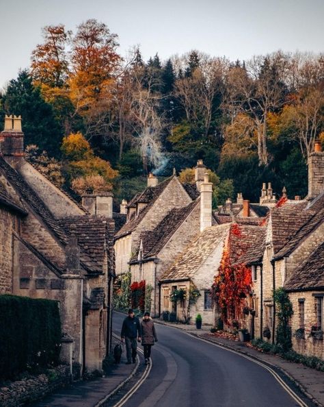 Cotswolds Map, England Aesthetic, Castle Combe, Castles In England, English Village, Rural Retreats, English Countryside, England Travel, Best Cities