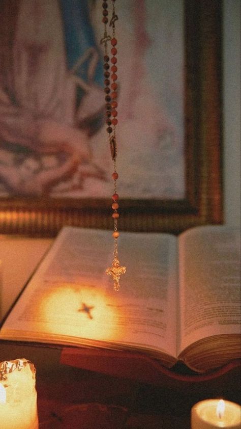 Catolico Aesthetic, Catholic Wallpaper Aesthetic, Wallpaper Catolico, Christian Photography, Catholic Wallpaper, Catholic Doctrine, Church Aesthetic, Saint Quotes Catholic, Sign Of The Cross