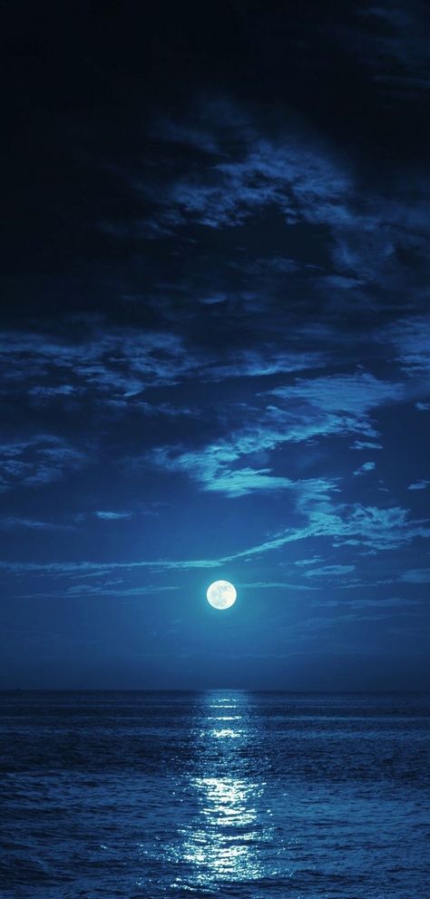 Ocean At Night, Shoot The Moon, Fantasy Magic, Moon Pictures, Moon Photography, Beautiful Moon, Beautiful Nature Wallpaper, Bruno Mars, Alam Yang Indah