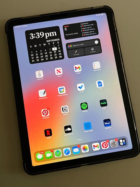 iPad aesthetic | ipad ideas | iPad home screen | iPad organization | iPad hacks | iPad wallpaper Ipad Home Screen Ideas, Home Screen Ipad, Ipad Inspiration, Ipad Organization, Ipad Home Screen, Ipad Picture, Ipad Setup, Ipad Layout, Ipad Organizer