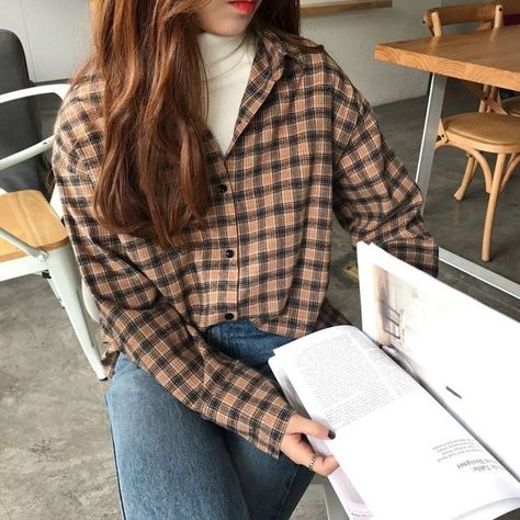 10 Awesome Ideas to Keep Up with the Flannel Trend - Fashion Inspiration and Discovery Flannel Ideas, Outfit Essentials, Flannel Outfits, Mode Inspo, Trend Fashion, 가을 패션, Mode Vintage, Inspiration Mode, Vogue Paris