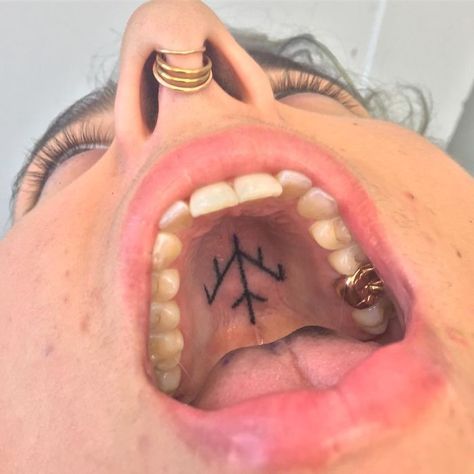 Mouth Tattoo, Secret Tattoo, Face Tattoos For Women, Country Tattoos, Tattoos Infinity, Men Tattoos, Tattoos Geometric, Weird Tattoos, Wrist Tattoos For Women