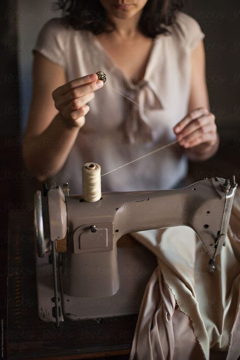 Sewing Artwork, Sewing Aesthetic, Sewing Photography, Sewing Machine Brands, Photography Assignments, Teacher Photo, Creative Fashion Photography, Business Photoshoot, Old Sewing Machines