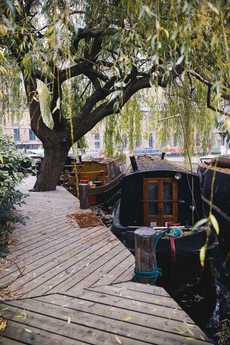 Canal Boat Interior, Shanty Boat, Barge Boat, Canal Barge, Houseboat Living, Dutch Barge, Boat Living, Narrow Boats, Lakefront Living