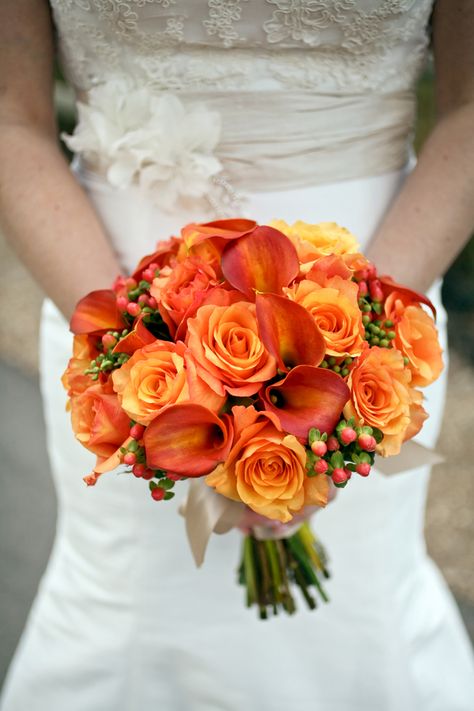 Orange Calla Lily and Rose Bouquet | photography by http://www.peppernix.com/ Orange Rose Bouquet, Orange Bridal Bouquet, Simple Wedding Bouquets, Orange Bridesmaid, Orange Bouquets, Bouquet Photography, Orange Wedding Flowers, Fall Wedding Bouquets, Orange Wedding