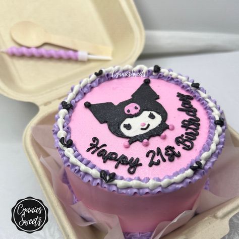 Sanrio kuromi lunchbox bento cake super cute Kuromi Cake Aesthetic, Sanrio Lunchbox Cake, Kuromi Bento Cake, Sanrio Bento Cake, Kuromi Cake Ideas, Kuromi Cookies, Kuromi Cakes, Kuromi Birthday Cake, Pastel Kuromi