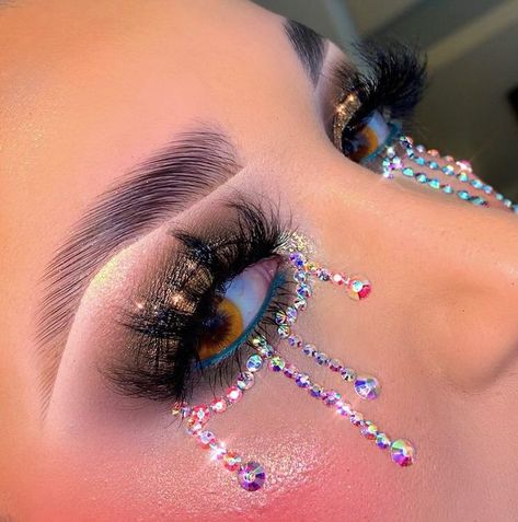 Crazy Makeup Art, Crystal Eye Makeup, Lash Glue Remover, Rave Ideas, Lashes Volume, Classic Lashes, Glitter Makeup Looks, Crystal Makeup, Euphoria Makeup