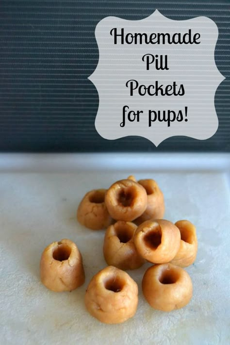 Make your pup his / her own pill pockets with 3 simple ingredients! Dog Pill Pockets, Lou Dog, Homemade Pet Treats, Pill Pockets, Dog Biscuit Recipes, Easy Dog Treats, Healthy Dog Treats Homemade, Dogs Stuff, Dog Treats Homemade Recipes