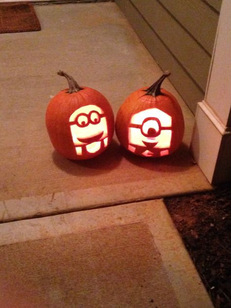 Pumpkin Carving #despicableme #minion Rainbow Friends Pumpkin Carving, Pumpkin Design Carving, Double Pumpkin Carving Ideas, Minon Pumpkins Carving, Pumpkin Carving Ideas Minions, Pumpkin Carving Ideas Minion, Duo Pumpkin Carving Ideas, Pumpkin Carving Minion, Matching Pumpkin Carving