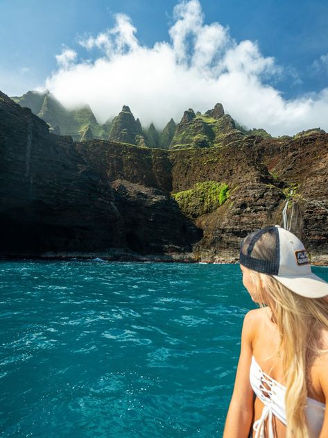 Napali Coast Boat Tour Kauai Hawaii Nepali Coast Kauai Hawaii, Kauai Hawaii Aesthetic, Kauai Honeymoon, Napali Coast Kauai, Hawaiian Honeymoon, Hawaii Aesthetic, Hawaii Things To Do, Napali Coast, Food To Eat