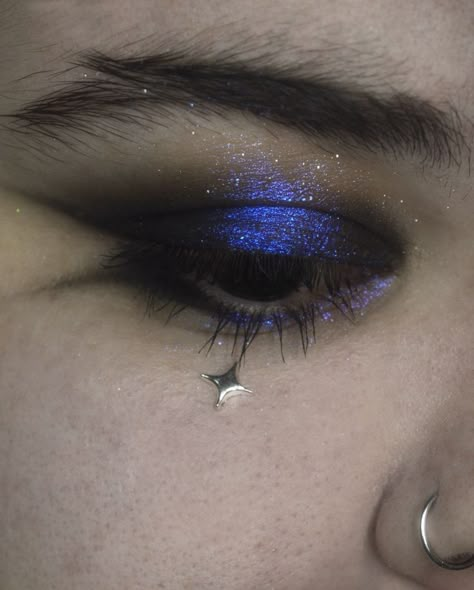 Pretty Eyes Makeup, Smokey Eye Hooded, Smokey Eye Hooded Eyes, Outer Space Makeup, Witch Eyeshadow, Lip Plumping Mask, Pixie Hollow Aesthetic, Blue Makeup Ideas, Makeup Ideas Creative