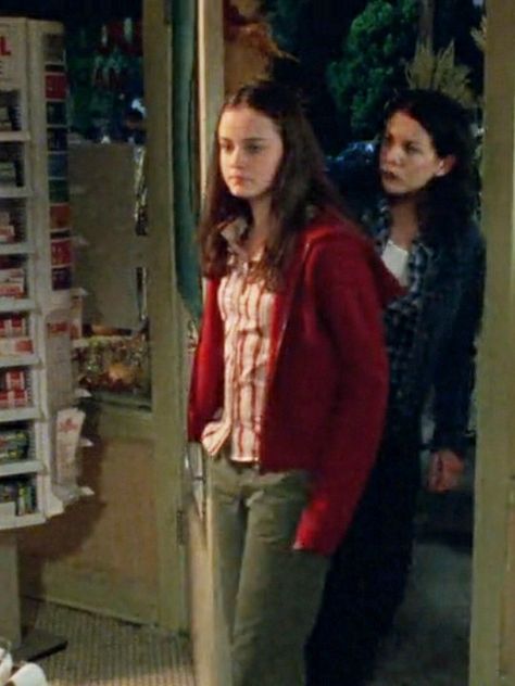 Rory Fits, Rory Aesthetic, Downtown Fits, Downtown Y2k, 80s Aesthetic Outfits, Gilmore Girls Cast, Gilmore Outfits, Gilmore Style, Rory Gilmore Style