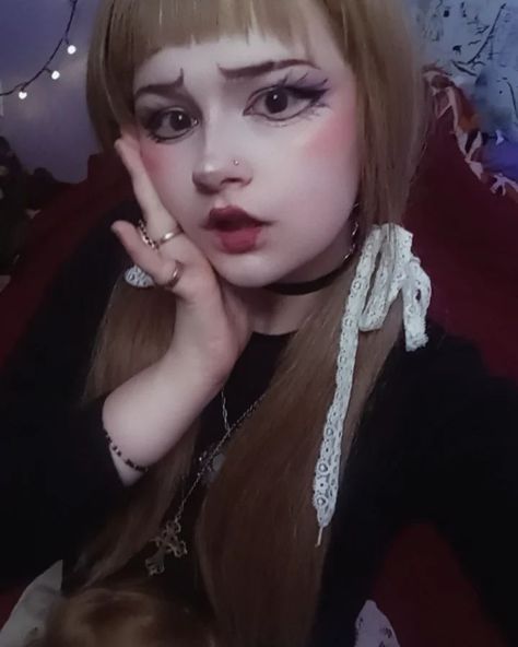 Wow, doll look. #doll #dolls #dolly #creepy #dollete #dolleteaesthetic #dolletecore #dollcore #dollcoreaesthetic #dollymakeup #dollmakeup #aheygo #japanesemakeup #koreanmakeup #model #modeling #photography #creepycute #pretty #cute #lanadelrey #angel #cinnamongirl #picoftheday #trendingnow #fyp #foryou #instapic #likeforlikes #instaphoto Morute Makeup, Creepy Cute Makeup, Creepy Doll Makeup, Experimental Makeup, Doll Makeup Halloween, Porcelain Doll Makeup, Creepy Cute Aesthetic, Modeling Photography, Zombie Makeup