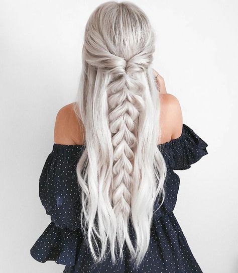 Pull-through braids | HOWTOWEAR Fashion Hair Color Unique, Plaits Hairstyles, Braided Hairstyle, Beautiful Braids, Trendy Hair Color, Trending Hairstyles, Trendy Chic, Braids For Long Hair, Box Braids Hairstyles