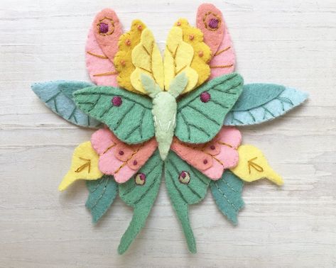 Butterflies felt pattern Felt Fairy Wings, Felt Projects Adults, Wings Sewing Pattern, Things To Make With Felt, Felt Butterflies, Felt Butterfly, Making Headbands, Dna Art, Felt Bouquet