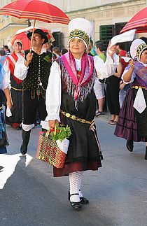 National Costume of Slovenia  - Ljubljana Polish Traditional Costume, Serbian Women, Poland People, Poland Girls, Poland Culture, Polish Clothing, Culture Day, Russian Culture, Culture Clothing