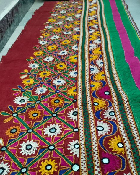 Golwadi Chaniya DM FOR THE PRICE ✨ Length :- More Than 2.30 MTR Breath:- 23-24 Inch #kutchihandwork #kutchiwork #kutchiembroidery Gujarati Outfits, Navratri Patches, Kachi Work, Mirror Work Kurti Design, White Blouse Designs, Gamthi Work, Kutchi Work, Baby Fancy Dress, Kutch Work Designs