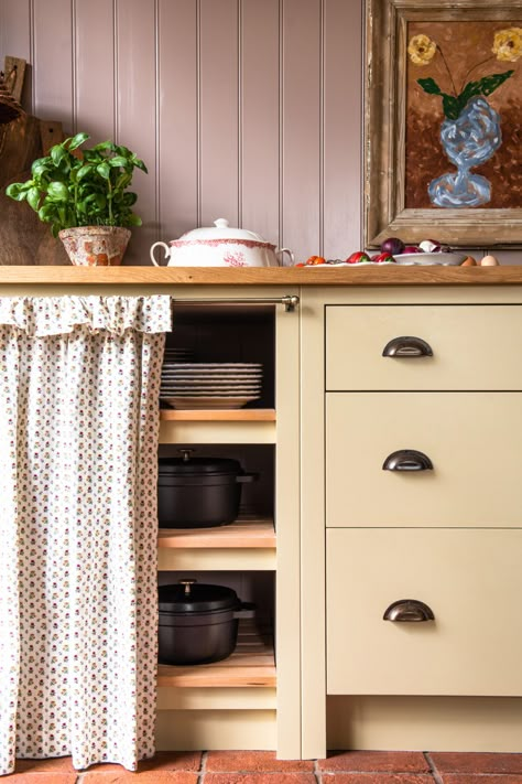 Modern Kitchen Window, Kitchen Window Decor, Swedish Kitchen, Vintage Cupboard, Plain English, Rustic Room, Casa Vintage, Cottage Kitchens, Barn Conversion