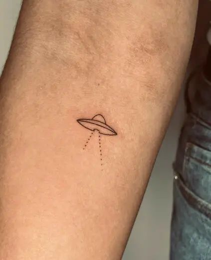 Alien Best Friend Tattoos, Flying Saucer Tattoo Simple, Small Tattoos Space, Minimal Space Tattoo, Fine Line Music Tattoo, Small Ufo Tattoo, Ufo Tattoo Simple, Extraterrestrial Tattoos, Alien Ufo Tattoo