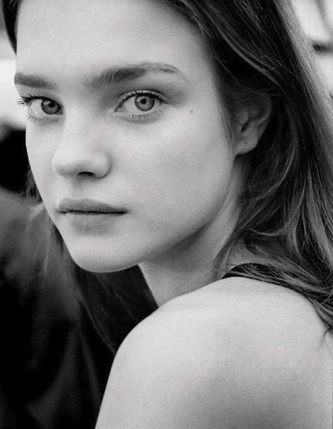 natalia backstage Natalia Vodianova Aesthetic, Vintage Photography Women, Models 90s, Natalia Vodianova, Russian Doll, Pure Beauty, Clean Girl, Look Alike, Drawing Art