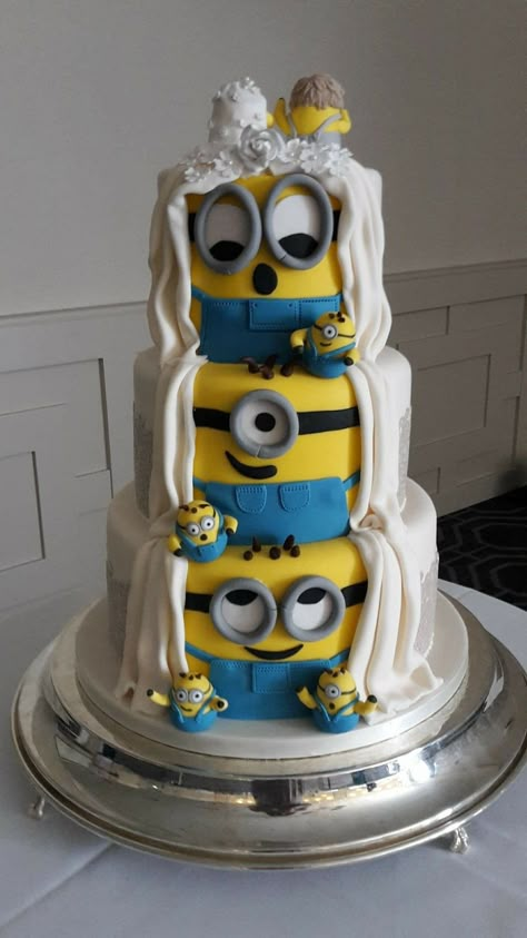 Minion Wedding Cake, Minion Wedding, Minion Mayhem, Cute Minions, Minion Cake, Funny Birthday Cakes, Minion Birthday, Minion Party, Wilton Cakes