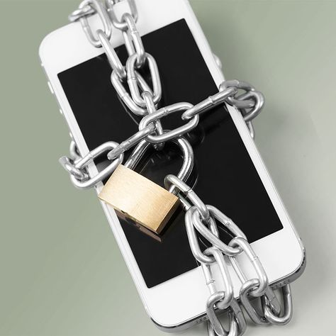 Find out which security setting you need to turn on if your iPhone has been hacked on SHEFinds.com. Life Hacks Iphone, Ios Developer, Iphone Tips, Iphone Life Hacks, Mobile Security, Password Manager, Security Tips, Apple New, Iphone Hacks