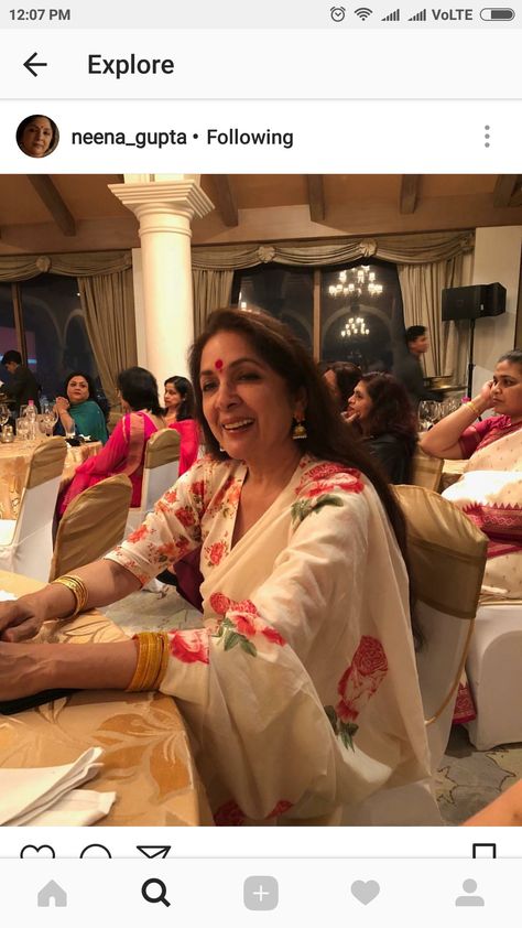 Neena Gupta Saree, Draping Saree, Neena Gupta, Bengali Saree, Cotton Saree Blouse, Mom Wardrobe, Saree Draping, Saree Fashion, Cotton Saree Designs