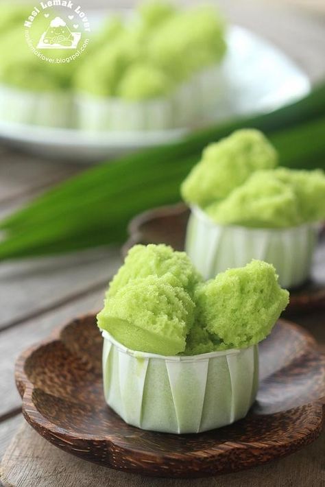 Flavoured Cupcakes, Huat Kueh, Bolu Pandan, Malaysian Dessert, Asian Bakery, Pandan Cake, Chinese Cake, Indonesian Desserts, Kek Lapis