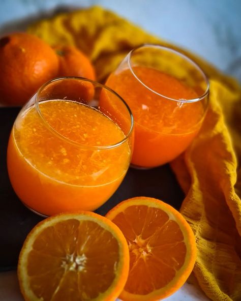 Shashi Seneviratne on Instagram: “🍊Freshly Squeezed Orange Juice 🍊 Perfectly refreshing summer drink to keep you cool and beat today's heat..🍹 not to mention the daily…” Squeezed Orange Juice, Refreshing Summer Drinks, Freshly Squeezed Orange Juice, Summer Drink, Fruit In Season, Juicing Recipes, Keep Your Cool, Orange Juice, Grapefruit