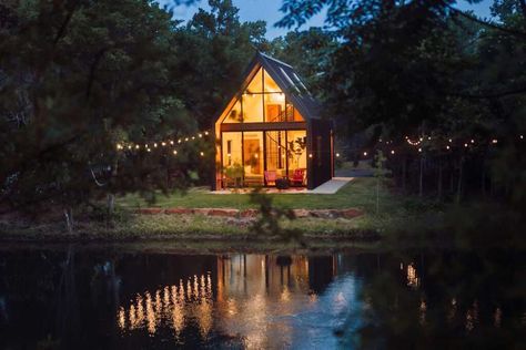 Tiny House Hidden by the Water - Dream Tiny Living Natural Pond, Wood Pergola, Live Oak Trees, Luxurious Bed, Luxury Amenities, Live Oak, Small Cottage, Modern Cabin, Patio Stones