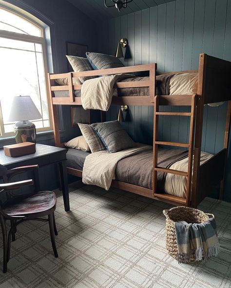 Boys Shared Bedroom Ideas Bunkbeds, Bunkbed Boys Room, Bunkbed Boys Room Ideas, Dark Blue Boys Bedroom, Colonial Bedroom Ideas, Shared Boys Bedroom, Twin Bedroom Ideas, Shiplap Bedroom, Shared Boys Room