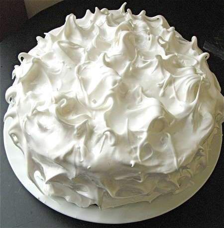 Angel Food Cake Icing, Fluffy White Icing, White Frosting Recipes, Fluffy Icing, Fluffy White Frosting, Frost Cupcakes, Fluffy Frosting, Frosting Recipes Easy, Marshmallow Frosting