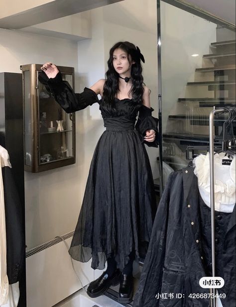 Goth Sweet 16 Dress, Goth Prom Outfit, Emo Prom Dresses, Classy Goth Outfits, Goth Dress Formal, Alternative Prom Dress, Douyin Dress, Emo Prom, Black Goth Dress