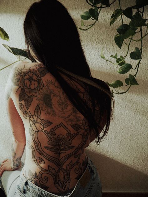 Women’s Back Full Tattoos, Floral Backpiece Tattoo, Back Tattoo Ornamental, Full Back Tattoos Women, Lotus Tattoo On Back, Women Full Back Tattoo, Backpiece Tattoo For Women, Feminine Back Tattoos Full, Ornamental Back Tattoo