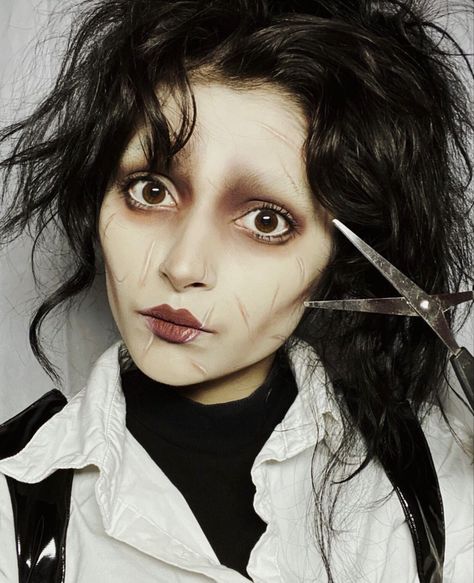 #makeup #makeuptutorial #cosplay #johnnydepp Edward Scissorhands Movie Stills, Fem Edward Scissorhands, Halloween Customes Idea, Diy Edward Scissorhands Makeup, Edward Scissorhands Inspired Outfit, Edward Scissorhands Girl Costume, Edward Scissorhands Makeup Tutorial, Edward Scissor Hands Makeup, Girl Edward Scissorhands Costume