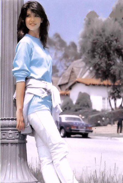 Phoebe Cates Paradise, Phoebe Cates Fast Times, Older Actresses, Phoebe Cates, Cassandra Peterson, Female Portrait, Celebrities Female, Beautiful People, Hollywood