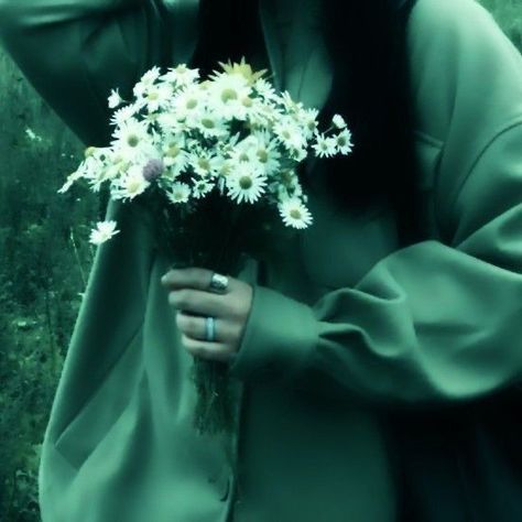 Green Aesthetic Tumblr, Fairy Grunge Aesthetic, Grunge Pictures, Fairycore Aesthetic, Grunge Fairycore, Dark Green Aesthetic, Slytherin Aesthetic, Dark Grunge, Cat Aesthetic