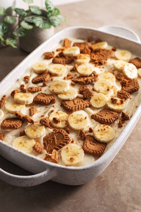 Creamy and easy to make biscoff banana pudding made with Lotus biscoff cookies instead of nilla wafers. It's a delicious twist on a classic no-bake dessert. #bananapudding #biscoff | teakandthyme.com Biscoff Banana, Condensed Milk Cookies, Nilla Wafers, Biscoff Cookies, Lotus Biscoff, Crunchy Cookies, Bake Dessert, Instant Pudding, Baking Sweets