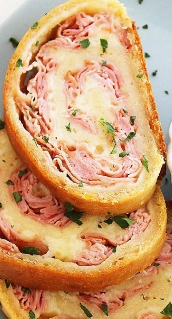 Ham And Cheese Rollups, Baked Ham, God Mat, Snacks Für Party, Ham And Cheese, I Love Food, Appetizer Snacks, Pork Recipes, On The Side