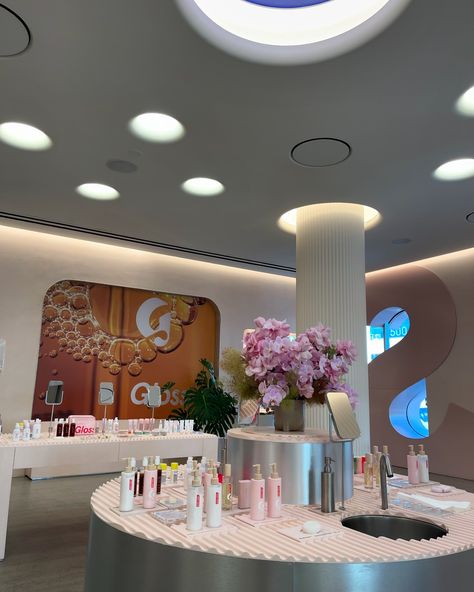 Look at this beautiful place @glossier 🌸✨ This is heaven!!!😍☀️ • This is a huge store in Los Angeles with incredible aesthetics! • The products are neatly laid out and people are encouraged to try the testers using disposable wands. Glossier merchandise is also available at the store.🛍️ • You definitely need to visit this place!💕 • #glossier #glossiergirl #makeup #makeupartist #makeupideas #makeuptime #makeuplover #makeupforever #makeupgoals #makeupproducts #skincare #skincareroutine #skinca... Glossier Girl, Make Up Time, At The Store, Makeup Forever, Makeup Goals, Skin Tips, Beautiful Place, Skin Treatments, Skin Health