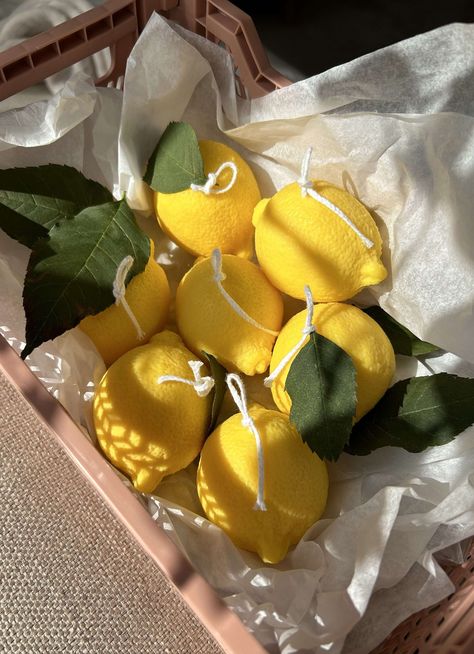 * For any purchase request in large quantities for an event, do not hesitate to contact me. Brighten up your space with our lemon-shaped candle, an artistic creation that evokes summer and the freshness of citrus fruits. Every detail of this candle is carefully shaped to capture the realistic appearance of a juicy, sunny lemon. Lemon is a symbol of vitality and refreshment, and our candle captures all of its vivacity. Its bright shape and color immediately evoke a palette of flavors and a sunny Beach Theme Candles, Fruit Candle, Fake Lemons, Fruit Candles, Sweet Candles, Fruit Fruit, Lemon Candle, Candle Dish, Idea Wedding