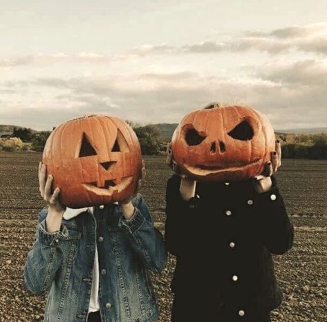 Halloween ideas | pumpkin head pictures | halloween aesthetic | date ideas | Kelsey Lu, Casa Halloween, Carving Pumpkins, Playlist Spotify, Monster Mash, Best Friend Photos, Cute Friend Pictures, Bff Pictures, Fall Feels