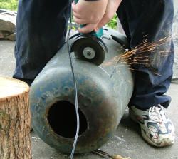 angle grinding Rocket Stove Water Heater, Gas Bottle Wood Burner, Wood Burner Stove, Rocket Stove Design, Diy Rocket Stove, Small Wood Burning Stove, Wood Burning Heaters, Diy Wood Stove, Burner Stove