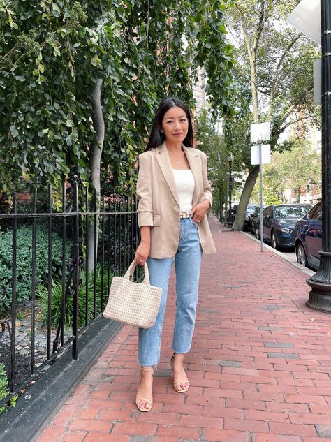 fall 2022 petite smart casual blazer work outfit // how to style an oversized boyfriend blazer Petite Oversized Blazer, How To Style Blazers Women, Outfit Ideas For Petite Women, Style Language, Beige Blazer Outfit, Blazer Outfits Women, Smart Casual Blazer, Winter Outfit Aesthetic, Aesthetic Winter Outfits