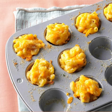 Mini Mac & Cheese Bites Recipe -Young relatives were coming for a Christmas party, so I wanted something fun for them to eat. Instead, the adults devoured my mini mac and cheese. —Kate Mainiero, Elizaville, New York Mac And Cheese Cupcakes, Macncheese Recipe, Lil Mayo, Mac And Cheese Muffins, Halloween Fingerfood, Cheese Bites Recipe, Cheese Cupcake, Mini Cups, Mac And Cheese Bites