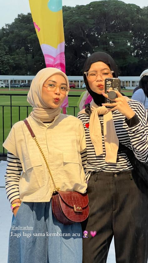 Casual Hijab Outfit Simple, Hijab Ootd Casual, Ootd Vest, Outfit Konser, Stylish Outfits Casual, Ootd Poses, Ootd Hijab Casual, Street Hijab Fashion, Muslim Outfits Casual