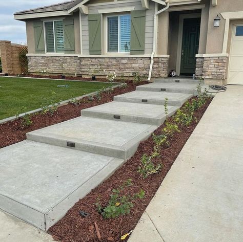 Front House Walkway Ideas, Front Door Steps Ideas Entrance Stairs, Front Porch Walkway Ideas, Yard Steps, Garden Walkway Ideas, Walkway Design Ideas, Front Porch Pictures, Door Stairs, Front Yard Walkway