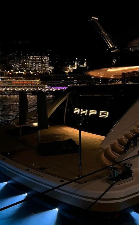 Yacht At Night, Cool Boat Names, Yacht Aesthetic, Billionaire Lifestyle Luxury Living, Miami Night, Boat Pics, Lux Life, Yacht Party, Tropical Holiday